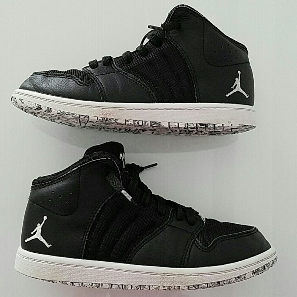 2.5 y jordan sneakers youth